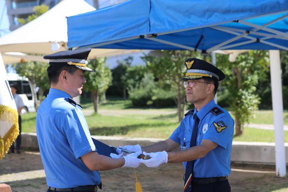 ▲ 항해 지휘봉 수여식