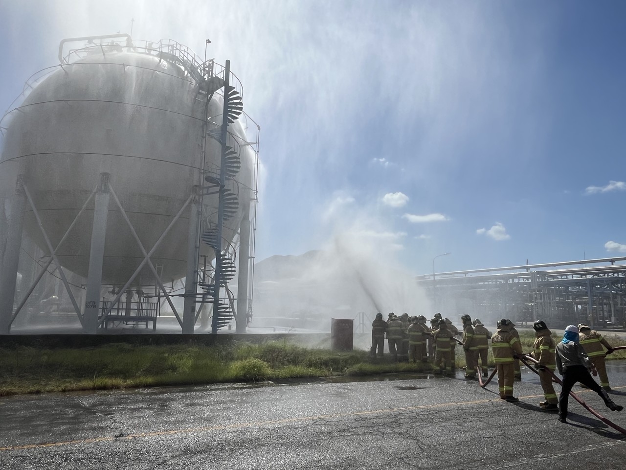 ▲대형화재 발생 시 신속한 대처와 복구를 위한 긴급구조통제단 기능 숙달 도상·불시 가동훈련 ⓒ여수소방서