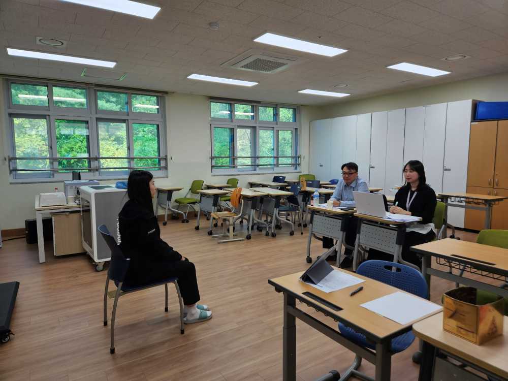 ▲ ‘꿈대로 이동 진학상담'에 참여한 한 학생이 모의면접을 실시하고 있다.ⓒ