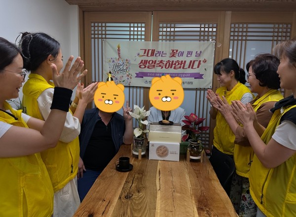 ▲ 생일축하파티를 한 후, 기념 촬영