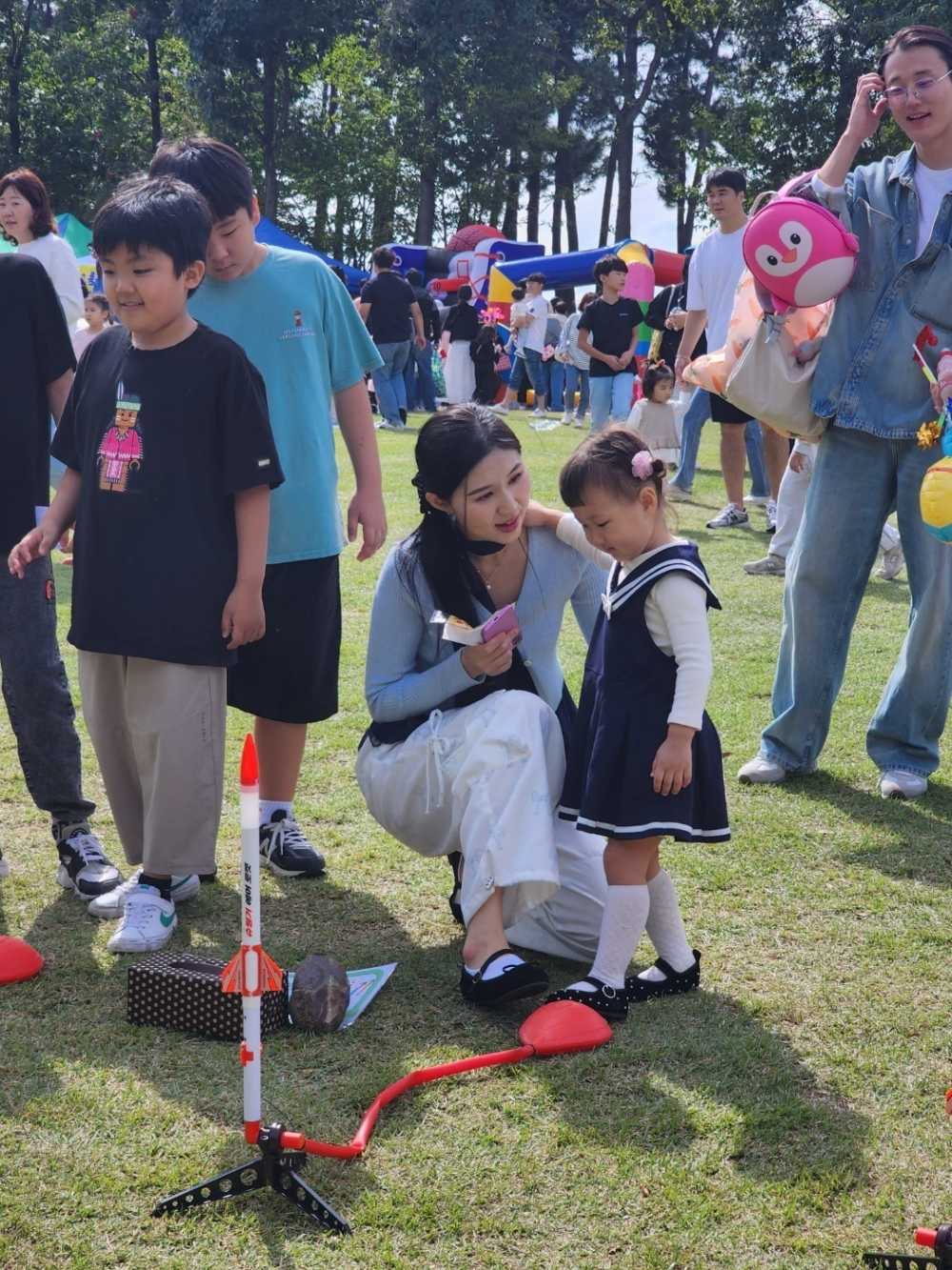 ▲다양한 신체놀이를 재미있게 보내고 있다