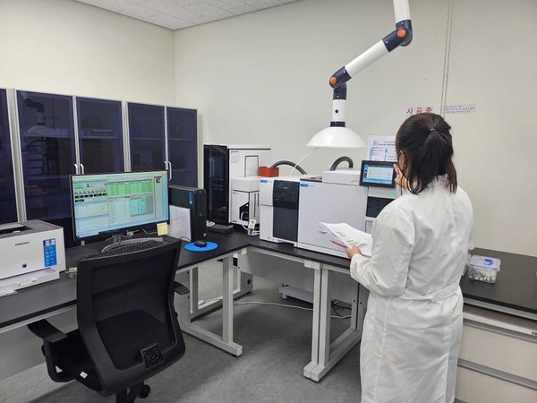 ▲ 최우수 대기·악취분석기관 인증-지정악취물질 분석ⓒ전라남도청