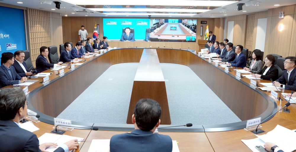 ▲ 14일 오전 전라남도 동부청사에서 김영록 전라남도지사가 실국장 정책회의를 주재하고 있다. ⓒ전라남도청