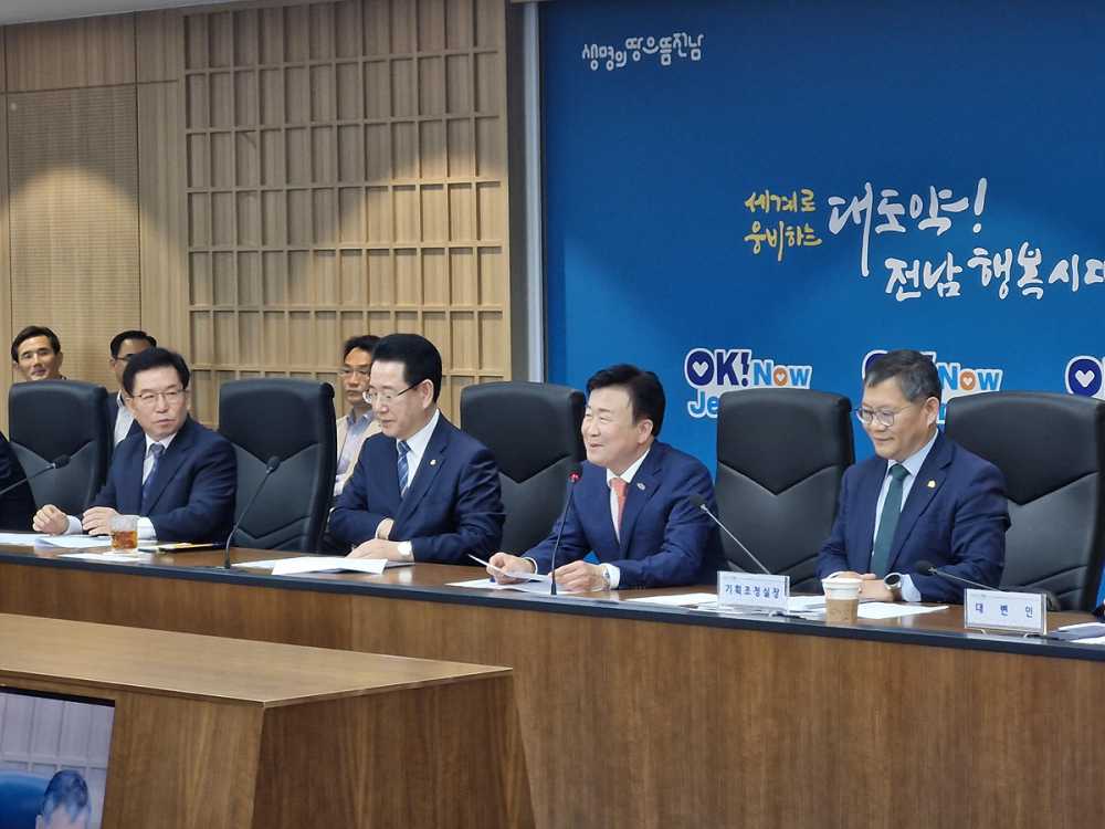 ▲정기명 여수시장, 2026여수세계섬박람회 예산 147억 원 추가 확보 ⓒ여수시청