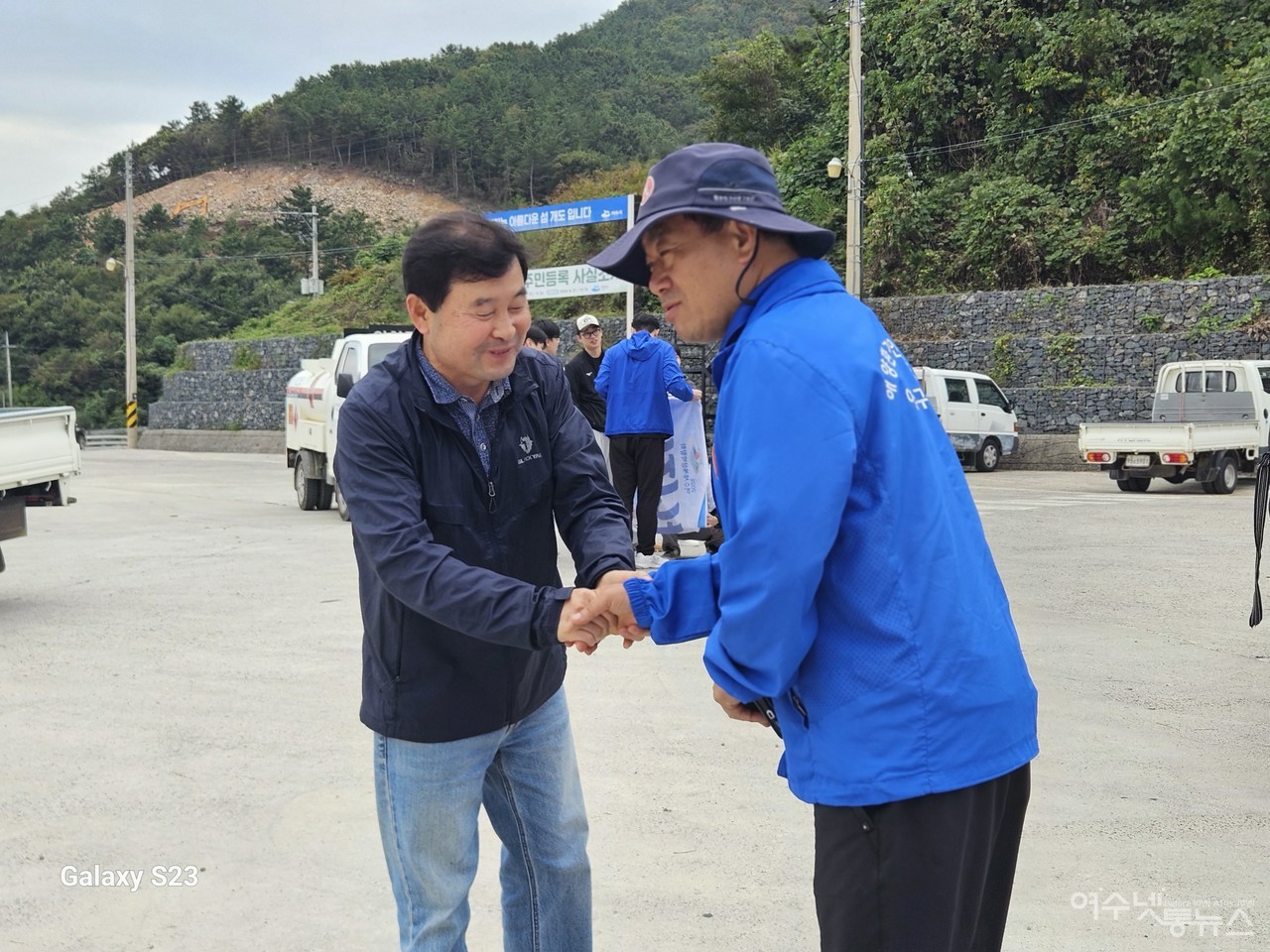 ▲ 해양쓰레기 정화운동을 펼친 개도 출장소 정광훈 소장 ⓒ최은서