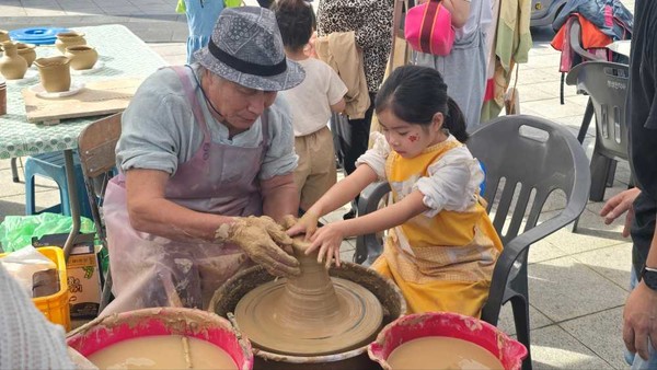 ▲ 도자기 물레 체험ⓒ여수문화예술나눔공동체