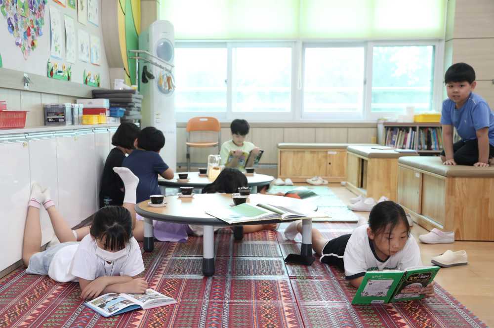 ▲ 해남 계곡초등학교 학생들 책 읽는 모습.ⓒ전라남도교육청