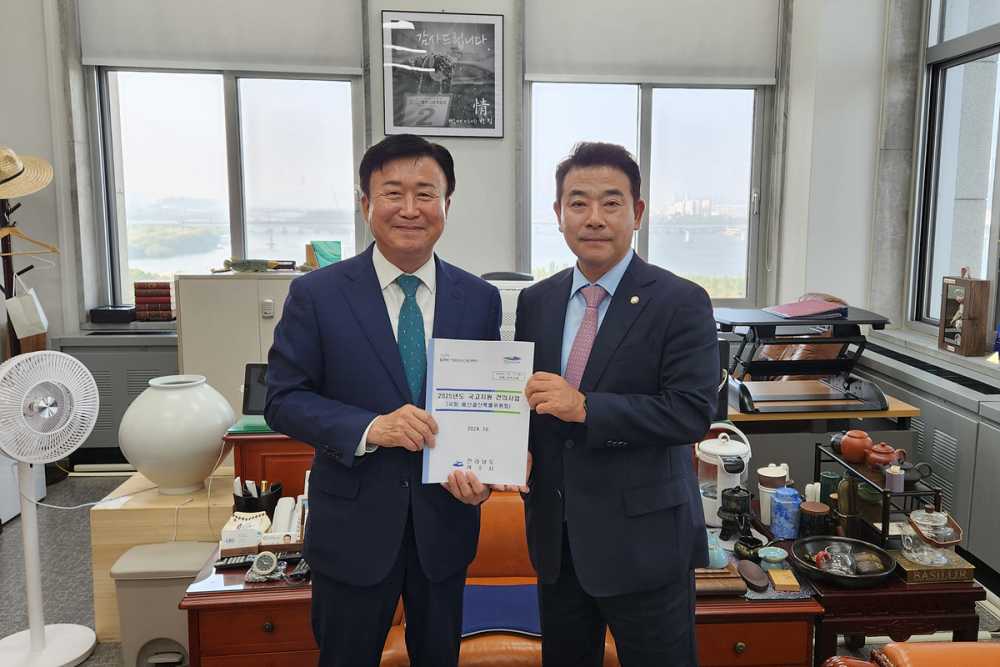 ▲ 여수시장이 박정 예산결산특별위원회 위원장을 만나 주요 현안 사업의 필요성과 당위성을 설명했다. ⓒ여수시