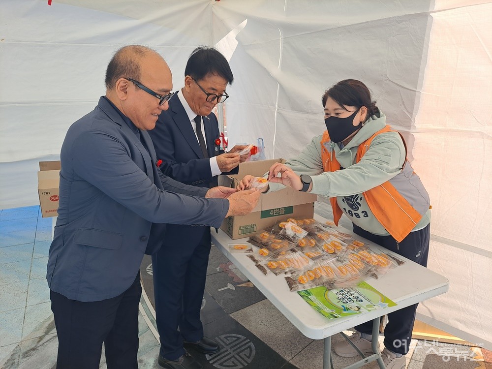 ▲'여수 꽃을 사랑하는 모임(여수꽃사모)에서 준비한 ‘꽃씨 무료나눔’ 행사 ⓒ조찬현