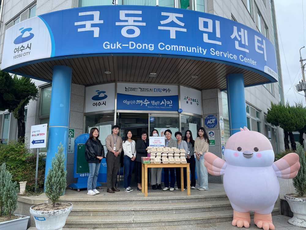 ▲ 여수 참새제과, 국동주민센터에 호두과자 50세트 후원ⓒ여수시