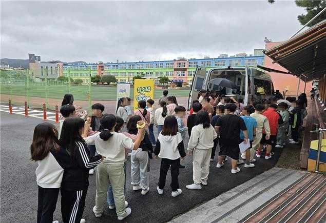 ▲ 찾아가는 청소년 마음건강 지킴이 버스 ⓒ여수시청소년상담복지센터