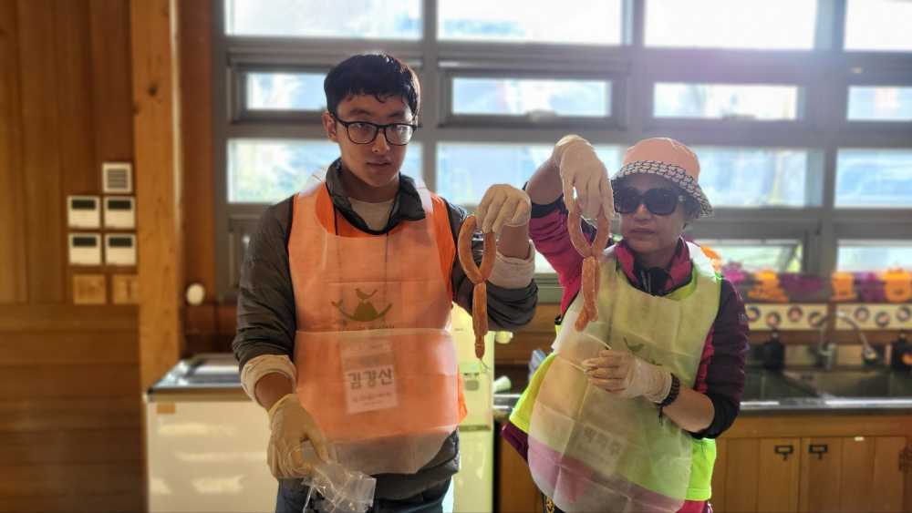 ▲ 장애인 이용자와 활동지원사가 함께 고창 상하농원으로 나들이를 다녀왔다ⓒ문수종합사회복지관