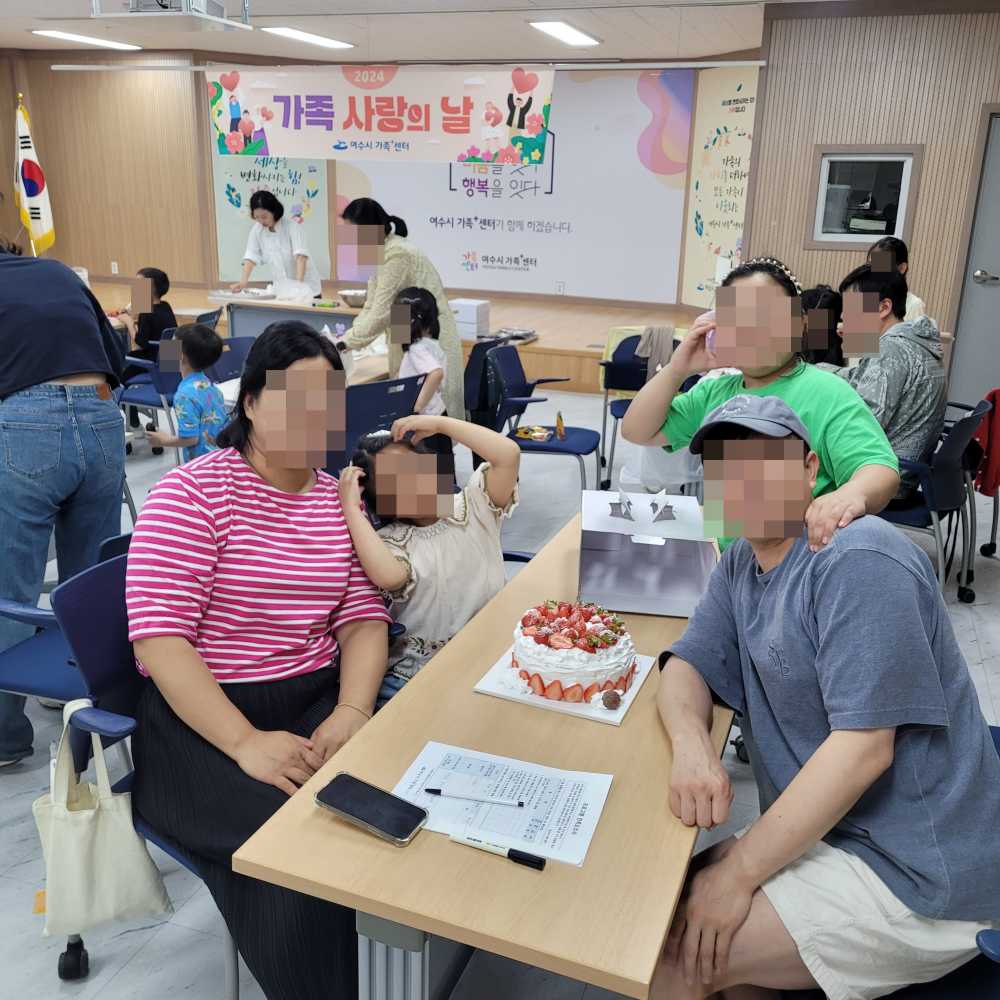 ▲10월 케이크팝과 마시멜로우 쿠키 만들기 ⓒ여수시 가족+센터