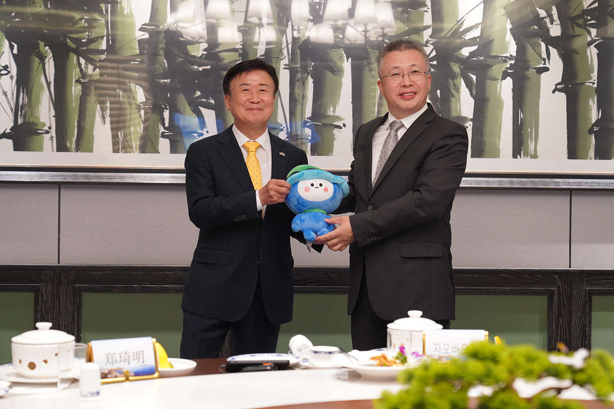 ▲ 정기명 여수시장, ‘세계 도시의 날’ 참석해 섬박람회 홍보에 나서 ⓒ여수시