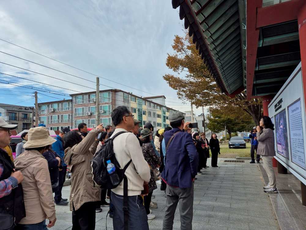 ▲ 전라남도 문화관광해설사, 진남관 견학ⓒ여수시