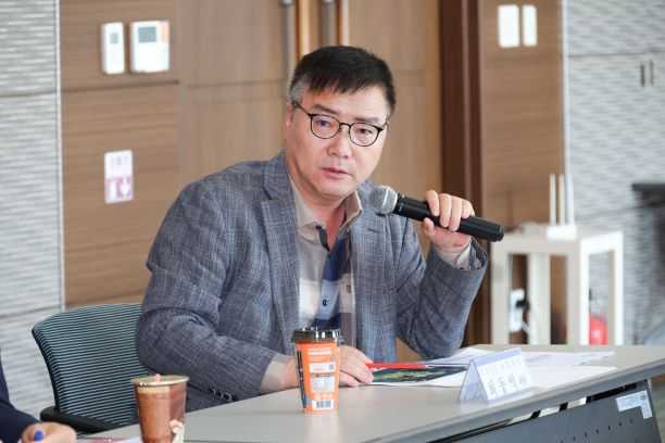 ▲경도 진입도로 공사 차질 없는 추진 당부를 부탁했다 ⓒ최동익 의원