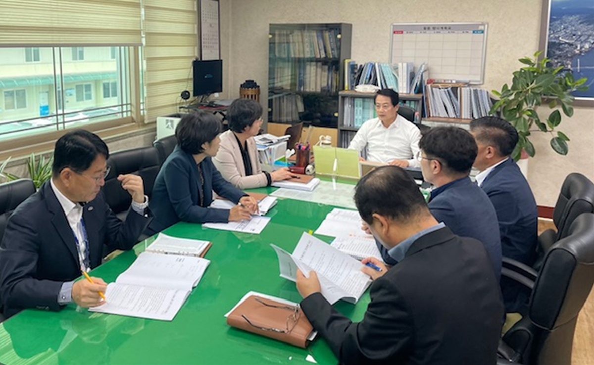 ▲ 최정기 부시장 주재 하에 지역 숙박·음식업소 물가 안정 전담팀(TF) 구성을 위한 사전회의가 진행되고 있다. ⓒ여수시