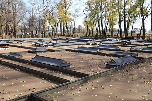 ▲ 발해 수도인 '상경' 정문 옆에 세워진 궁궐의 미니어처 모습 ⓒ 안동립