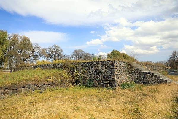 ▲ 발해 수도인 '상경'에 있는 궁궐터로 흔적만 남았다 ⓒ 오문수