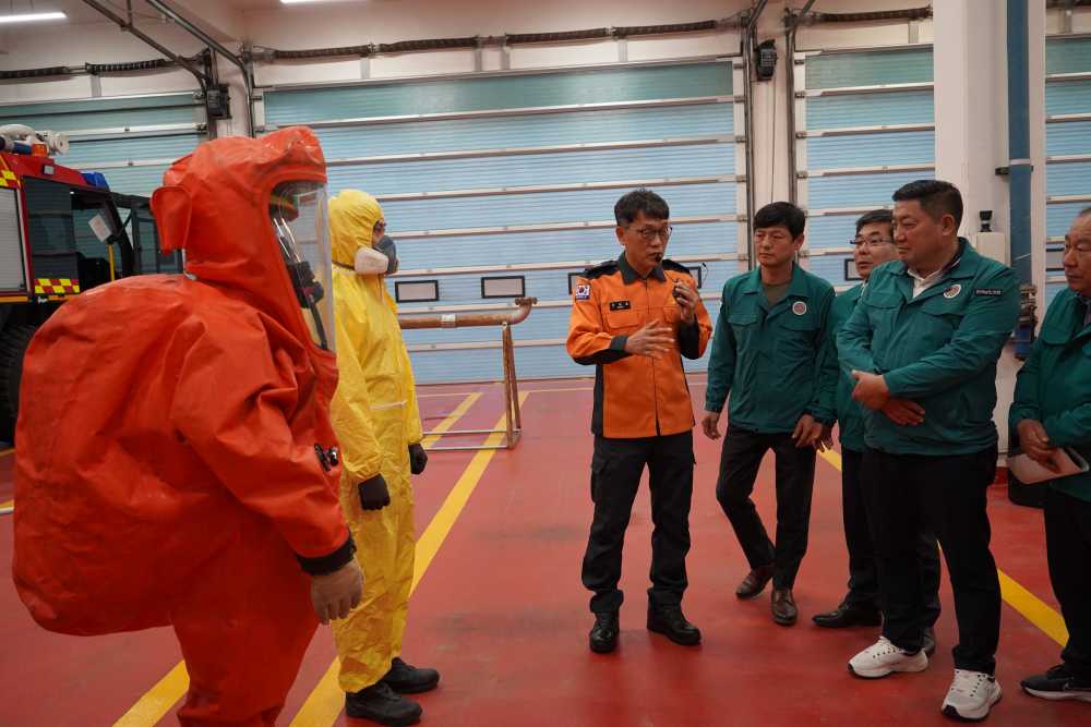 ▲ 화학119구조대 특수차량 및 화학구조장비에 대한 현장확인을 실시했다ⓒ여수소방서