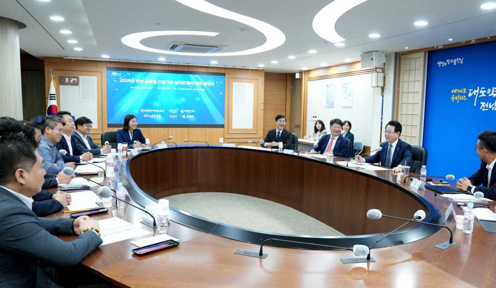 ▲김영록 전라남도지사가 5일 도청 정약용실에서 열린 ‘전남 글로벌 으뜸 기업 실리콘밸리 서밋 발대식’에서 격려사를 하고 있다. ⓒ전라남도청