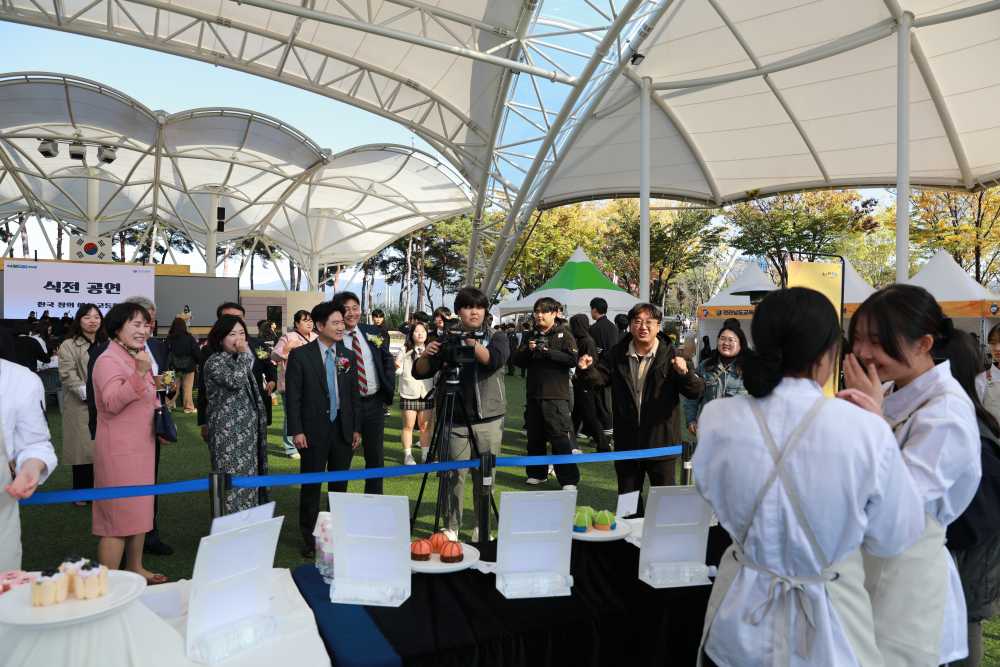 ▲  ‘제2회 학생 요리&전시 경연대회’가 지난 5일 곡성기차마을에서 열띤 경쟁 속에 치러졌다.ⓒ전라남도교육청