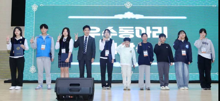 ▲ 공생의 길(물길·숲길) 프로젝트 우수동아리로 선정된 학생들이 기념촬영 하고 있다. ⓒ전라남도교육청