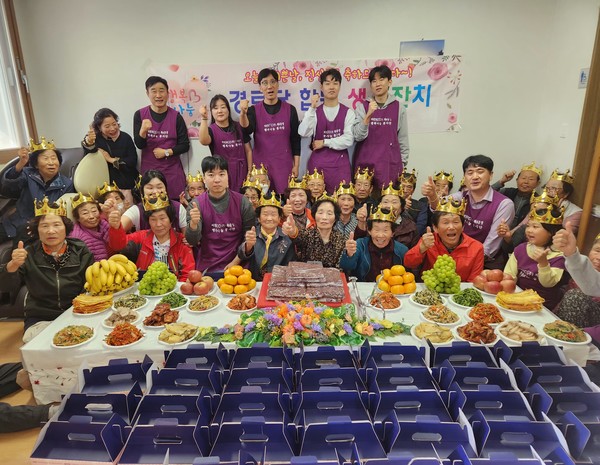 ▲ ⓒ소라면 대포2구마을 합동생신잔치 기념사진