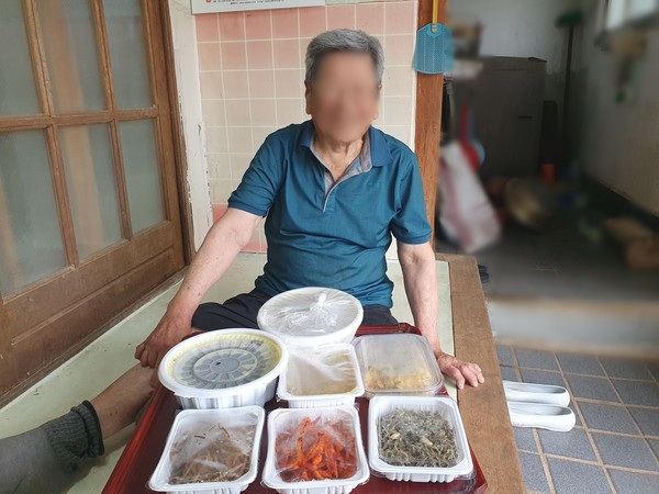 ▲ 돌산 지역 독거(고령)어르신 대상 밑반찬 전달 