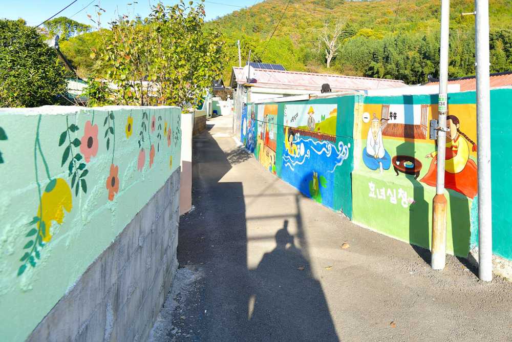 ▲ 여수시 여천동 내동마을 벽화 골목 모습ⓒ여수시