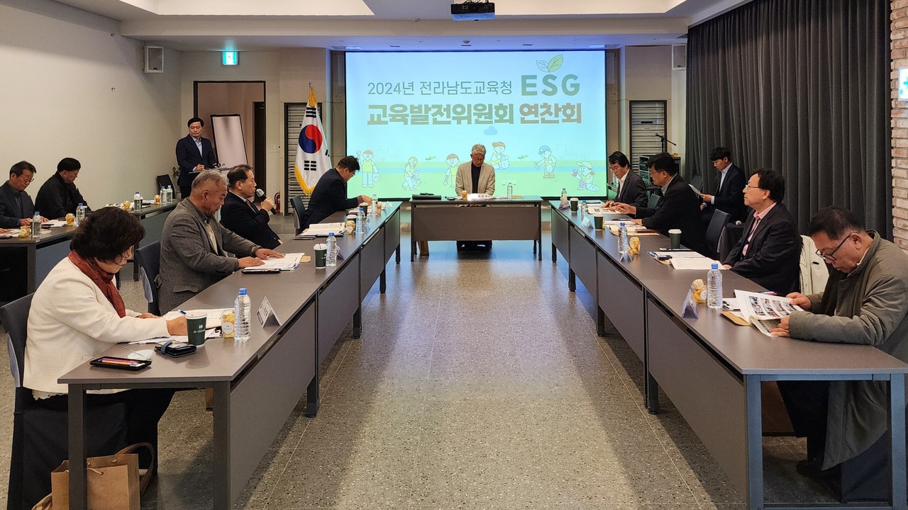▲ 15일 담양 호텔 드몽드에서 연찬회를 갖고, 전남교육 ESG 활성화 방향성을 논의했다.ⓒ전라남도교육청