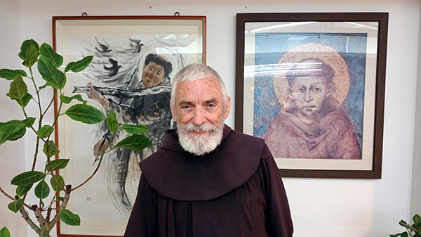 ▲산청 성심원에서 외로운 분들을 위해 헌신하는 유의배 신부 ⓒ 오문수