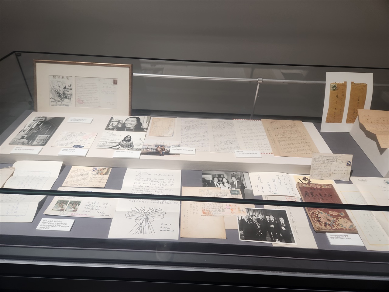 ▲ 박경리 등 문인들과 교류하며 보낸 서신 ⓒ 김용자