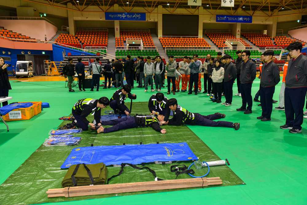 ▲  여수시가 지난 19일 진남실내체육관에서 ‘제20회 여수시장기 재난대응 응급처치 경연대회 및 안전결의 대회’를 개최했다.ⓒ여수시