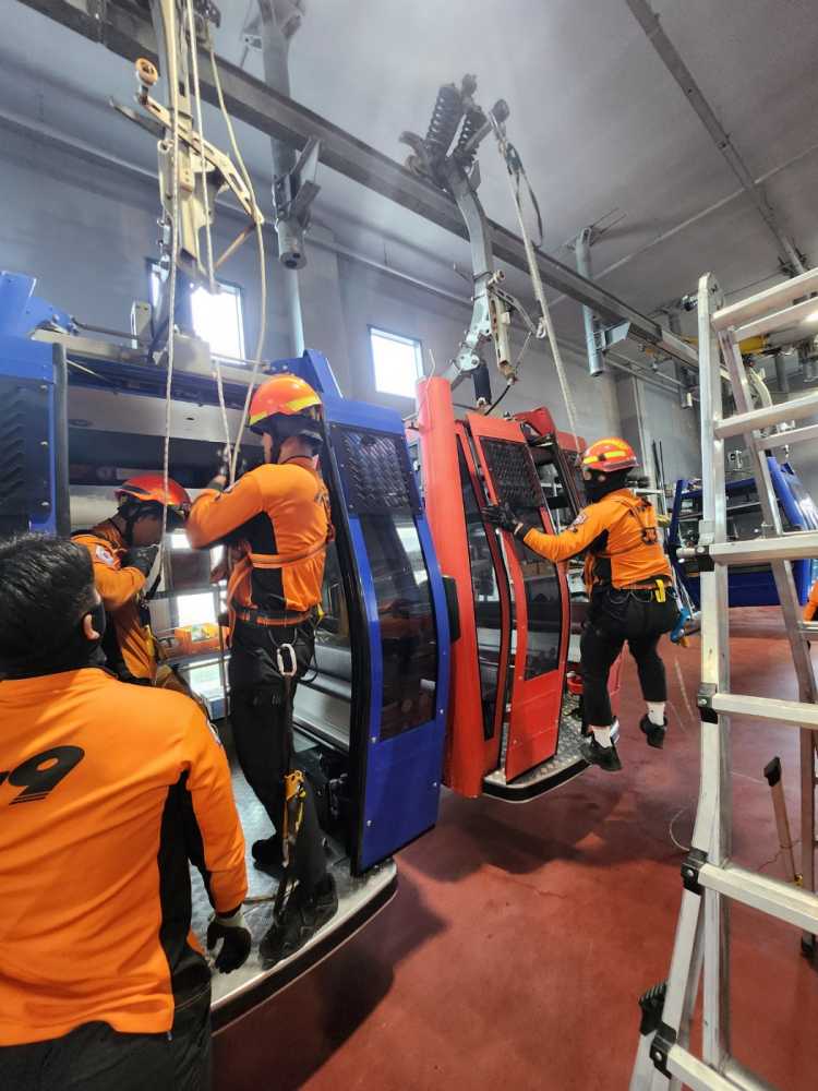 ▲ 해상케이블카 구조훈련 모습ⓒ여수소방서