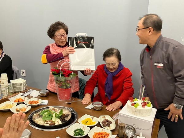 ▲  선물전달 사진