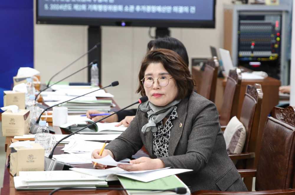 ▲ 김화신 의원이 2025년도 자치경찰위원회 소관 예산안 심사를 하고 있다.ⓒ전라남도의회