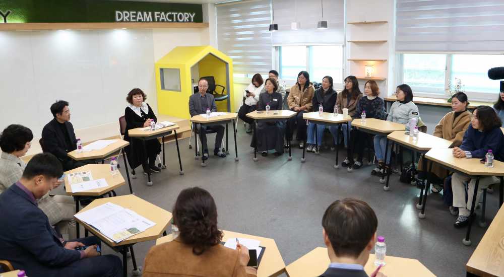 ▲ 구례 광의초 교육가족들과 김대중 전남교육감이 소통의 시간을 갖고 있다.ⓒ전라남도교육청