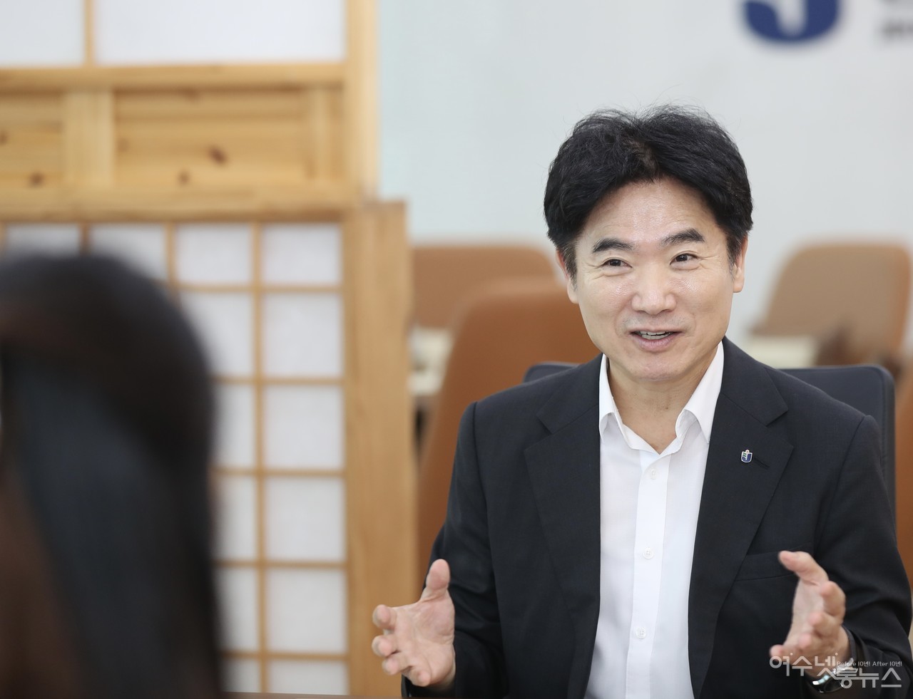 ▲ 창간 13주년 여수넷통뉴스와 특집인터뷰에 나선 김대중 교육감은 김대중 대통령과 한강작가의 시대정신은 전남교육청이 추진해온 공생교육과 맥을 같이한다고 말했다 ⓒ전남도 교육청 제공