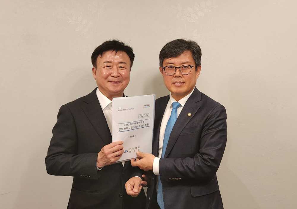 ▲여수시장이 26일 국회를 방문해 예산결산특별위원회 안도걸 위원을 만나 내년도 국고 건의사업에 대한 적극적인 지원을 요청했다.  ⓒ여수시