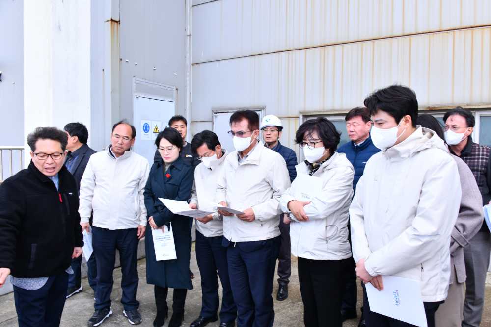 ▲ 환경복지위원회위원 6명이 2030 자원회수시설 건립 예정지에서 현장 점검ⓒ여수시의회