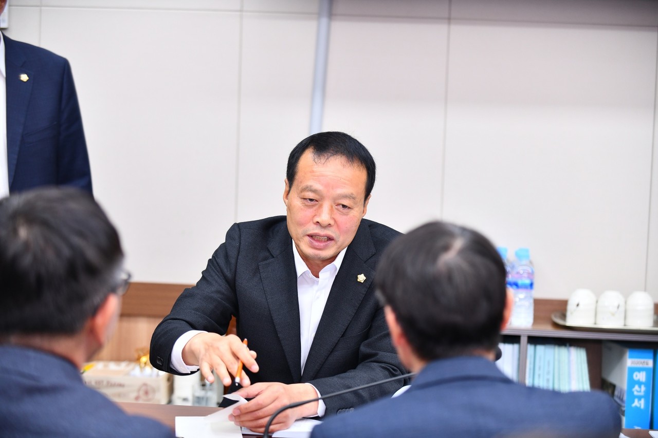 ▲웅천거점형 마리나 계류시설 부적절한 행정 강한 질타  ⓒ송하진