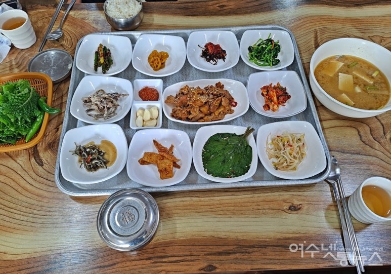 ▲백반 1인분에 7천 원, 여수 정가네 식당 2인 상차림이다. ⓒ조찬현