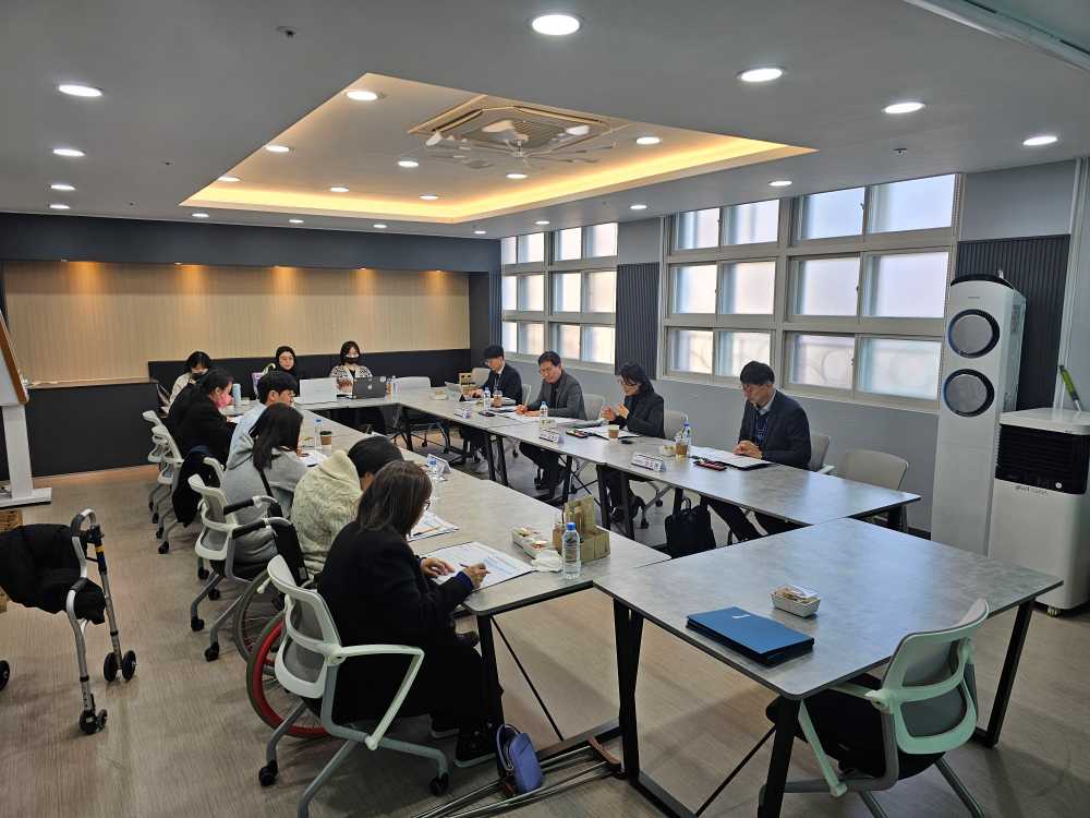 ▲ 전라남도교육청과 함께하는 장애인교원 노동조합 전남지부 관계자들이 정책간담회에서 논의하고 있다. ⓒ전라남도교육청