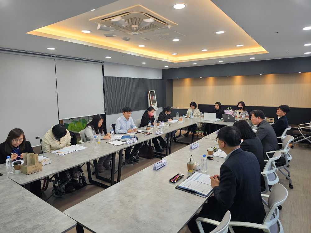 ▲전라남도교육청과 함께하는 장애인교원 노동조합 전남지부 관계자들이 정책간담회에서 논의하고 있다. ⓒ전라남도교육청