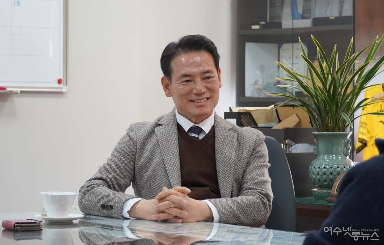 ▲ 여수 최고 고액기부자 모임인 부부 아너 소사이어티 회원으로 2억원을 기부한 여수시체육회 명경식  ⓒ여수시 체육회 제공