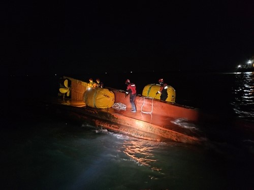 ▲ 어선 침수[여수해경 제공. 재판매 및 DB 금지]