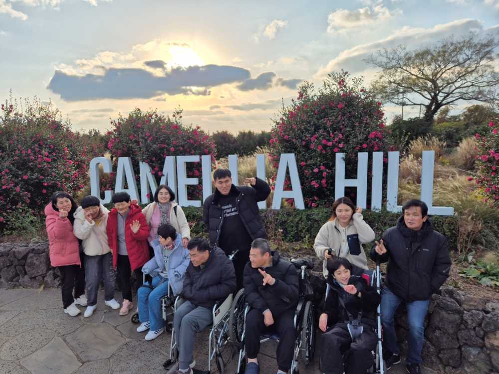 ▲ 활짝 핀 동백꽃처럼, 입주자들의 얼굴에도 행복이 활짝 피어났다. ⓒ동백원