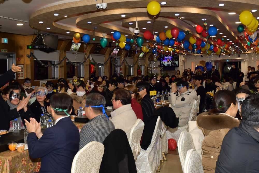 ▲여수시가 야심차게 준비한 ‘프라이빗 디너크루즈’에 고등학교 3학년 수험생 등 180여 명이 참여한 가운데 성황리에 마무리됐다. ⓒ여수시