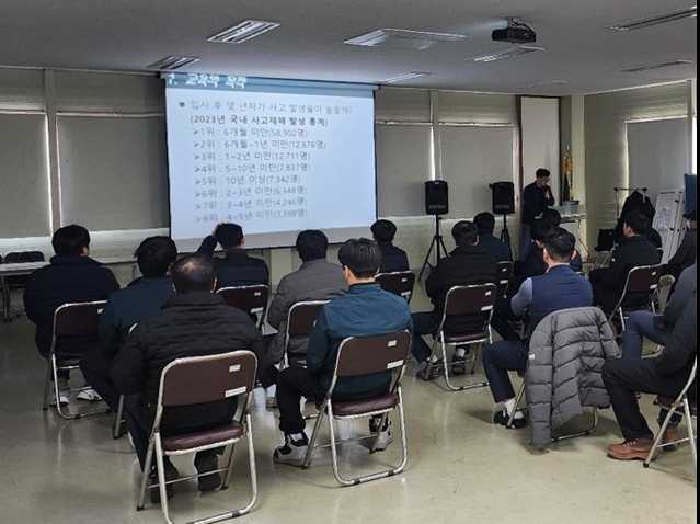 ▲ 12일 근속기간 3년 미만의 환경미화원을 대상으로 사고예방을 위한 특별교육을 실시했다고 밝혔다.ⓒ여수시도시관리공단